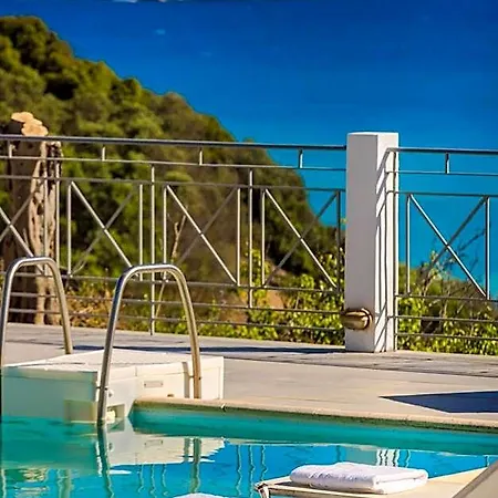 Costa Avithos Hotel 4*